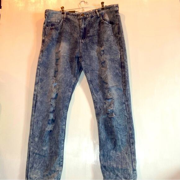 True Rock Distressed Jeans in Size 42 x32 - Picture 6 of 7